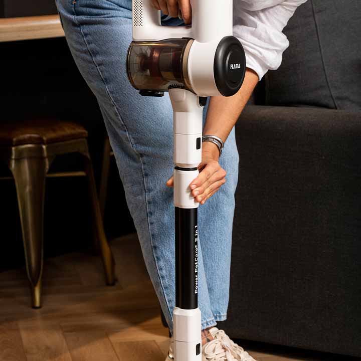 Aspirador Vertical marca FLAMA sem fios com elevada autonomia de 35min e tubo extensível