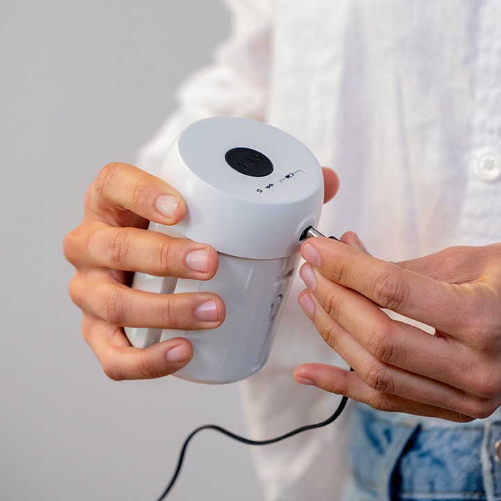 Aspirador vertical sem fios 1642FL marca FLAMA acessórios e carregamento rápido