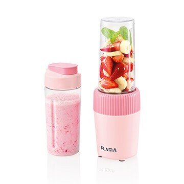 Liquidificadora cor de rosa para um toque mais feminino e com frutas lá dentro prontas para serem raladas.
