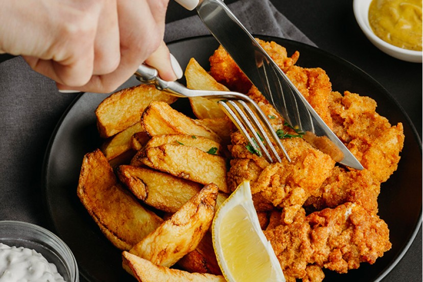 Veja 4 truques para fazer batatas fritas muito mais crocantes na